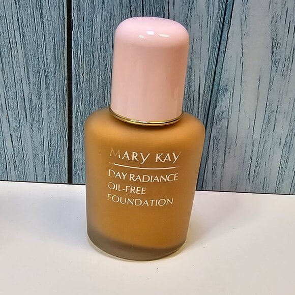 Mary Kay Day‎ Radiance Oil-Free Foundation - Mocha Bronze #5784- NIB - Old Stock - Picture 2 of 7